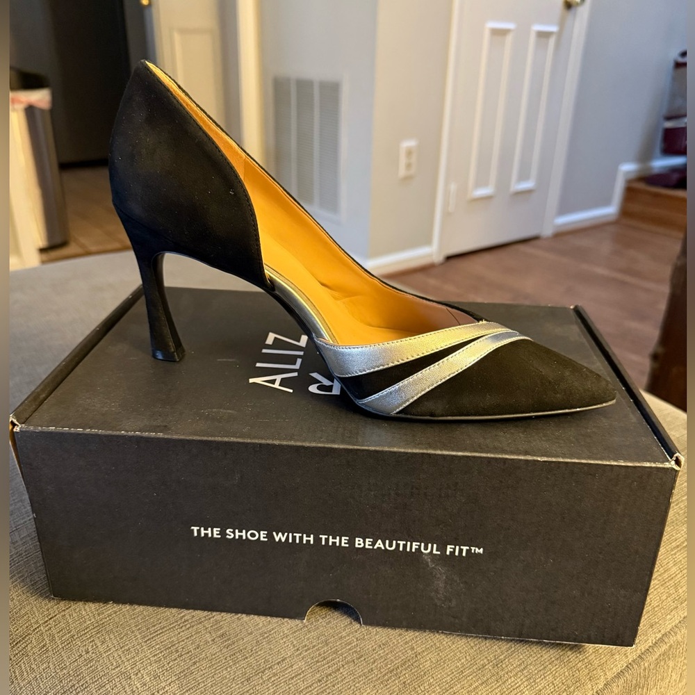Naturalizer Black Suede Pumps Stilettos. Size 11